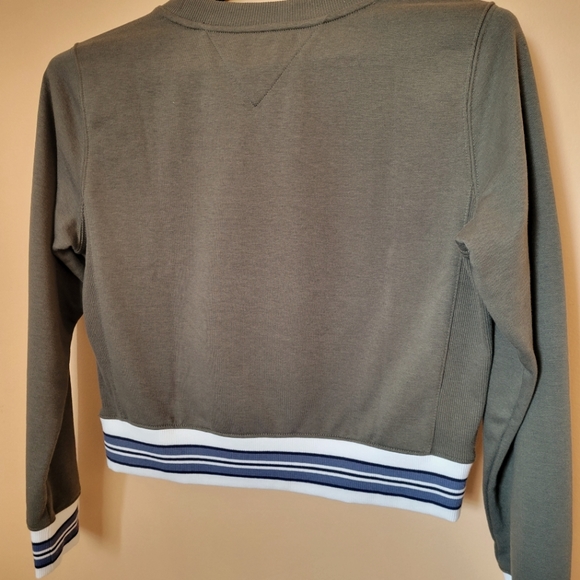 Tommy Jeans Embroidered Flag Logo Cropped Sweatshirt.New - Picture 8 of 14